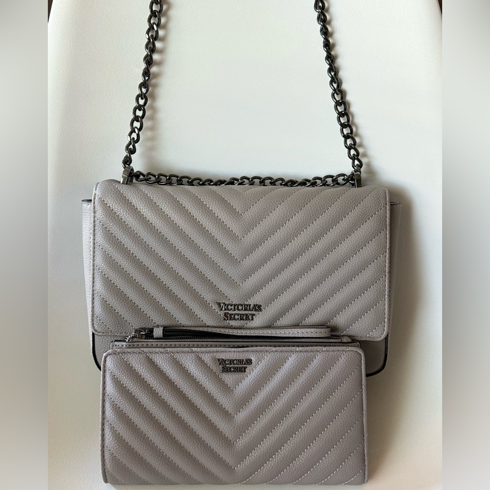 Multi-strap purse and wallet